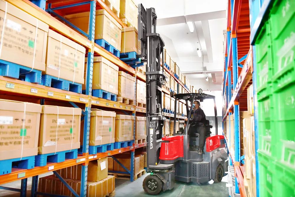 米瑪鉸接式叉車.jpg 米瑪鉸接式叉車.jpg