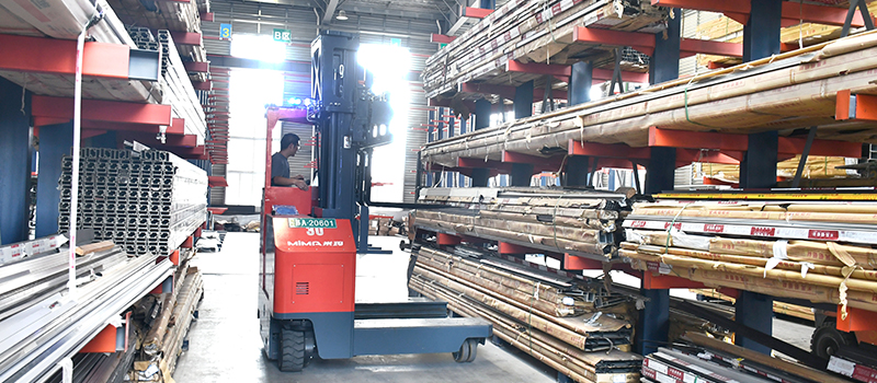 米瑪四向前移式叉車.jpg 米瑪四向前移式叉車.jpg