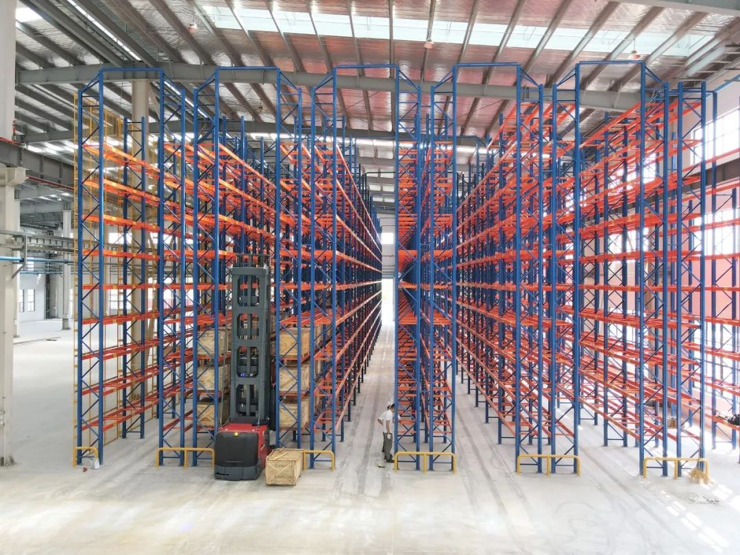 米瑪MiMA人上型三向叉車.jpg 米瑪MiMA人上型三向叉車.jpg