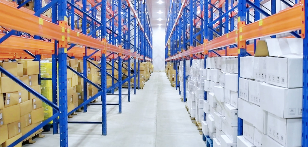 米瑪MiMA站駕三向叉車.jpg 米瑪MiMA站駕三向叉車.jpg