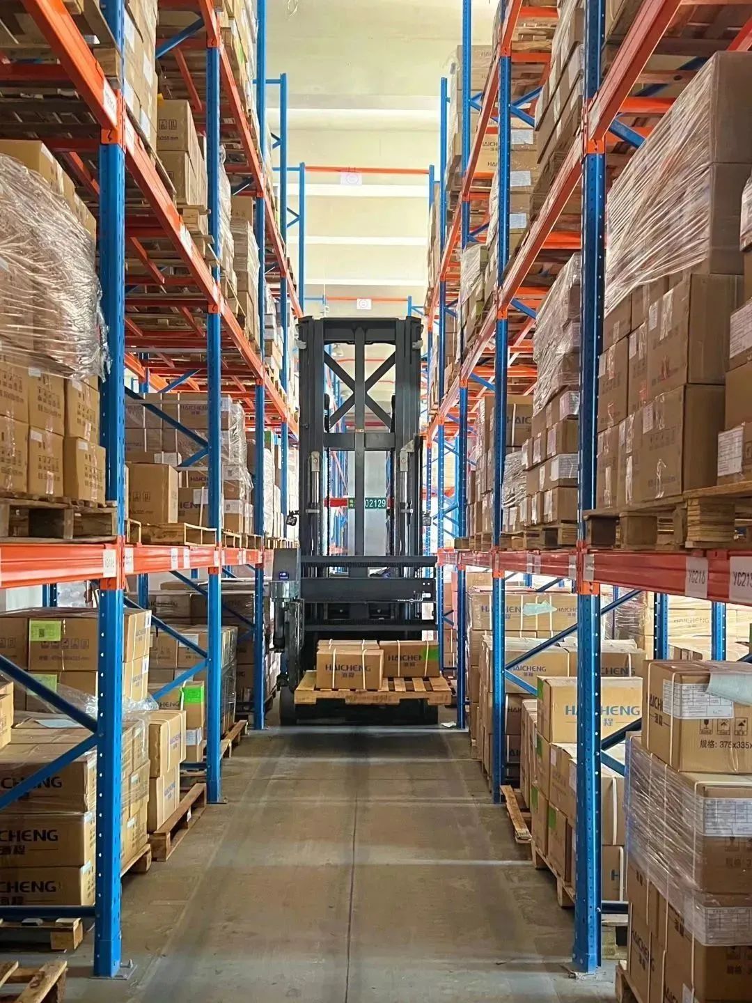 米瑪MiMA三向堆垛車-1.jpg 米瑪MiMA三向堆垛車-1.jpg