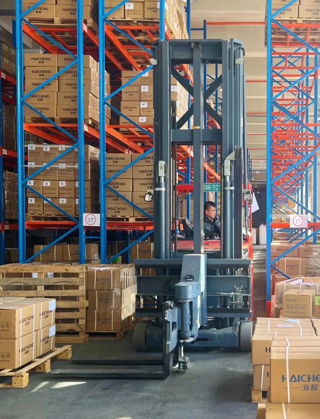 米瑪MiMA三向堆垛車-3.jpg 米瑪MiMA三向堆垛車-3.jpg