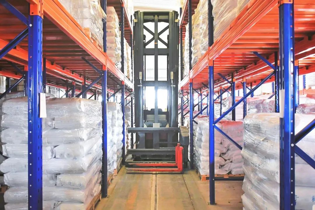 MIMA米瑪MC站駕三向叉車(chē)-1.jpg MIMA米瑪MC站駕三向叉車(chē)-1.jpg