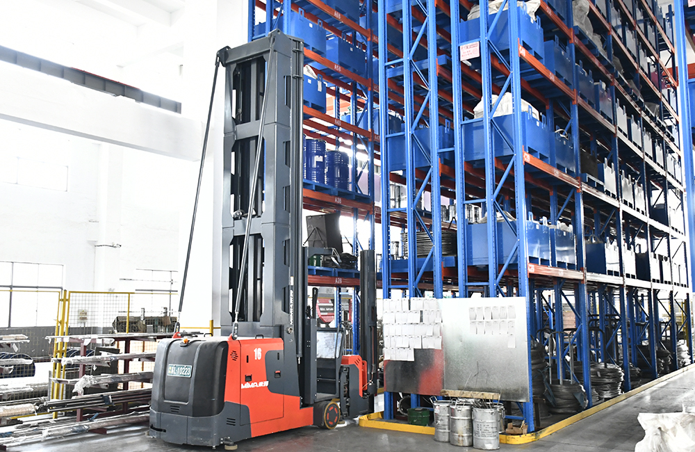 米瑪MiMA人上型三向叉車.jpg 米瑪MiMA人上型三向叉車.jpg